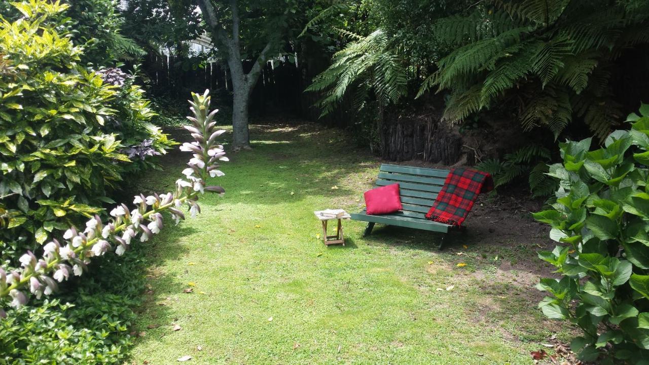 Charlies@Hilltop Deluxe Retreat Bed & Breakfast Taupo Exterior photo